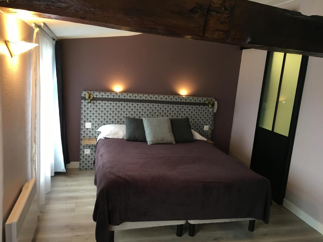 Logis Hotel Le Moulin De Chalons Le Gua  Екстер'єр фото
