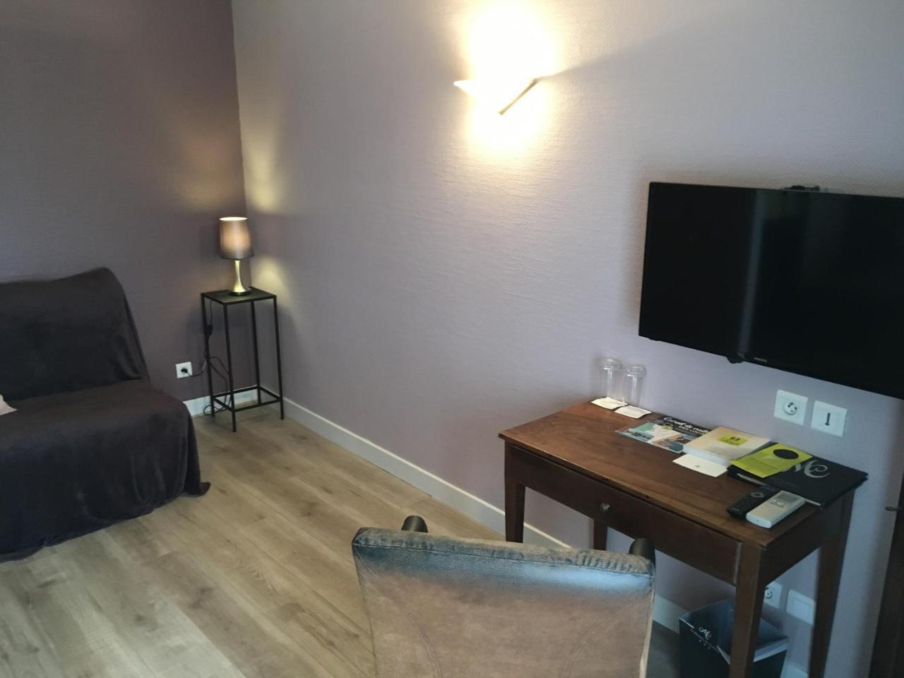 Logis Hotel Le Moulin De Chalons Le Gua  Екстер'єр фото