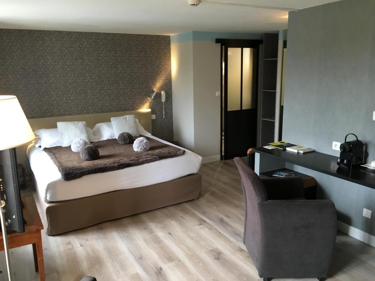 Logis Hotel Le Moulin De Chalons Le Gua  Екстер'єр фото
